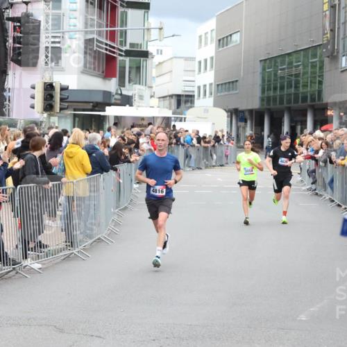 12.06.2026 - Holstenköstenlauf Andreas Tolksdorf http://msf.ph/oto/9746413 12.06.2026 19:39:12 Laufen 4816, 3058, 4639 meine-sportfotos.de