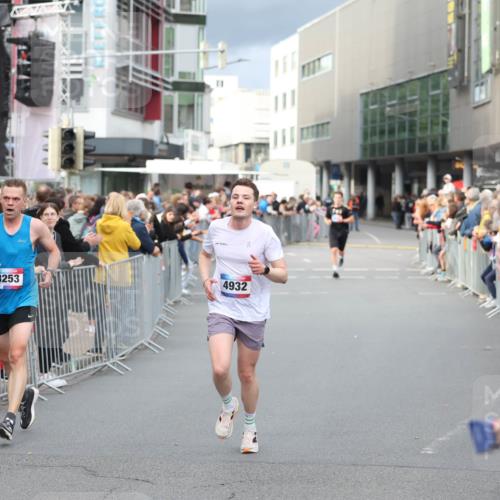 12.06.2026 - Holstenköstenlauf Andreas Tolksdorf http://msf.ph/oto/9746554 12.06.2026 19:43:34 Laufen 3253, 4932 meine-sportfotos.de
