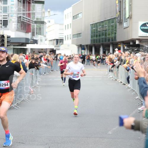 12.06.2026 - Holstenköstenlauf Andreas Tolksdorf http://msf.ph/oto/9746569 12.06.2026 19:44:00 Laufen 3294, 3210 meine-sportfotos.de