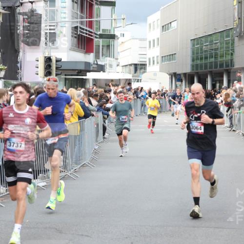 12.06.2026 - Holstenköstenlauf Andreas Tolksdorf http://msf.ph/oto/9746610 12.06.2026 19:44:58 Laufen 3737, 1188, 3640, 4164, 3064 meine-sportfotos.de