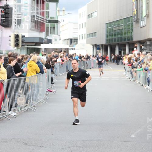 12.06.2026 - Holstenköstenlauf Andreas Tolksdorf http://msf.ph/oto/9746637 12.06.2026 19:45:35 Laufen 424 meine-sportfotos.de