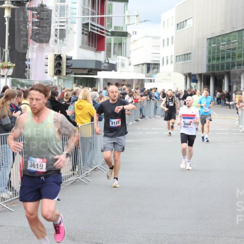 12.06.2026 - Holstenköstenlauf Andreas Tolksdorf http://msf.ph/oto/9746688 12.06.2026 19:46:43 Laufen 3619, 3123, 3560 meine-sportfotos.de