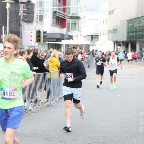12.06.2026 - Holstenköstenlauf Andreas Tolksdorf http://msf.ph/oto/9746699 12.06.2026 19:46:52 Laufen 4192, 3209, 4415 meine-sportfotos.de