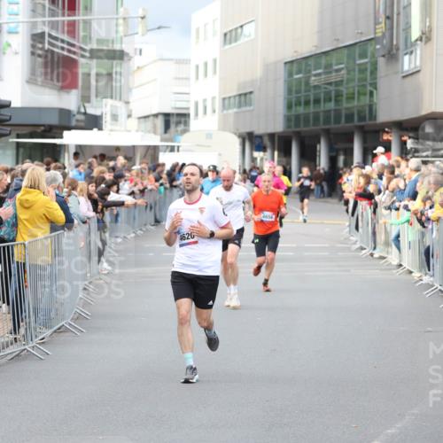 12.06.2026 - Holstenköstenlauf Andreas Tolksdorf http://msf.ph/oto/9746715 12.06.2026 19:47:03 Laufen 4620, 4656 meine-sportfotos.de
