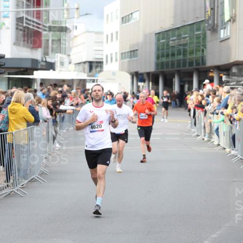 12.06.2026 - Holstenköstenlauf Andreas Tolksdorf http://msf.ph/oto/9746716 12.06.2026 19:47:03 Laufen 4620, 4656 meine-sportfotos.de