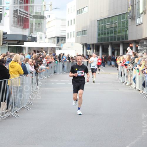 12.06.2026 - Holstenköstenlauf Andreas Tolksdorf http://msf.ph/oto/9746726 12.06.2026 19:47:13 Laufen 4238 meine-sportfotos.de