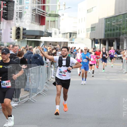 12.06.2026 - Holstenköstenlauf Andreas Tolksdorf http://msf.ph/oto/9746756 12.06.2026 19:47:43 Laufen 4675, 4247, 3309 meine-sportfotos.de