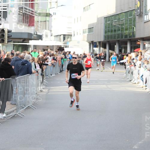 12.06.2026 - Holstenköstenlauf Andreas Tolksdorf http://msf.ph/oto/9746802 12.06.2026 19:48:21 Laufen 4921, 3647 meine-sportfotos.de