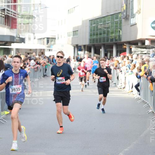 12.06.2026 - Holstenköstenlauf Andreas Tolksdorf http://msf.ph/oto/9746839 12.06.2026 19:48:57 Laufen 3693, 3533, 3935 meine-sportfotos.de