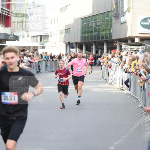 12.06.2026 - Holstenköstenlauf Andreas Tolksdorf http://msf.ph/oto/9746846 12.06.2026 19:49:00 Laufen 3533, 375, 4348 meine-sportfotos.de