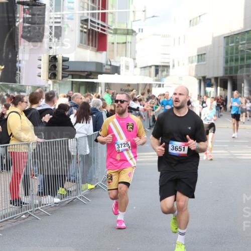 12.06.2026 - Holstenköstenlauf Andreas Tolksdorf http://msf.ph/oto/9746867 12.06.2026 19:49:14 Laufen 3725, 3651, 4649 meine-sportfotos.de