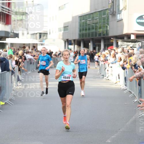 12.06.2026 - Holstenköstenlauf Andreas Tolksdorf http://msf.ph/oto/9746871 12.06.2026 19:49:19 Laufen 4649, 4635 meine-sportfotos.de