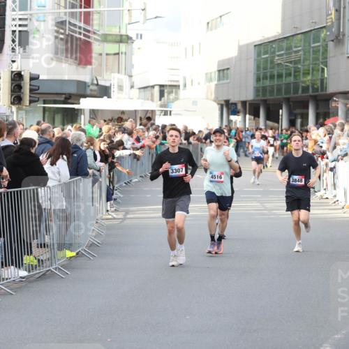 12.06.2026 - Holstenköstenlauf Andreas Tolksdorf http://msf.ph/oto/9746881 12.06.2026 19:49:25 Laufen 3307, 4516, 3848 meine-sportfotos.de