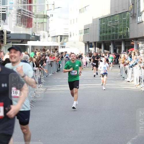 12.06.2026 - Holstenköstenlauf Andreas Tolksdorf http://msf.ph/oto/9746886 12.06.2026 19:49:29 Laufen 3848, 16, 4121, 875 meine-sportfotos.de