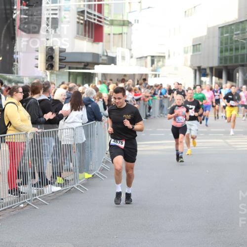 12.06.2026 - Holstenköstenlauf Andreas Tolksdorf http://msf.ph/oto/9746899 12.06.2026 19:49:37 Laufen 4676, 1, 3243 meine-sportfotos.de