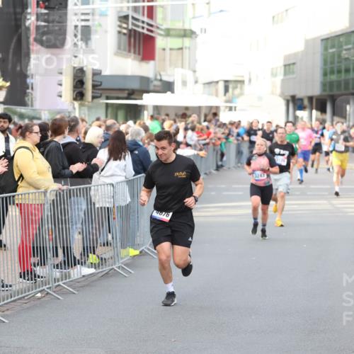 12.06.2026 - Holstenköstenlauf Andreas Tolksdorf http://msf.ph/oto/9746900 12.06.2026 19:49:37 Laufen 4676, 11, 3243 meine-sportfotos.de