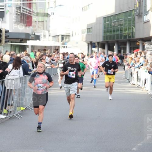 12.06.2026 - Holstenköstenlauf Andreas Tolksdorf http://msf.ph/oto/9746903 12.06.2026 19:49:40 Laufen 3243, 3126, 4695 meine-sportfotos.de
