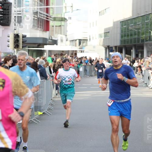12.06.2026 - Holstenköstenlauf Andreas Tolksdorf http://msf.ph/oto/9746923 12.06.2026 19:49:50 Laufen 3208, 3549, 37 meine-sportfotos.de