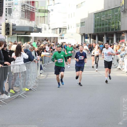 12.06.2026 - Holstenköstenlauf Andreas Tolksdorf http://msf.ph/oto/9746929 12.06.2026 19:49:59 Laufen 4124, 415, 3051, 3624, 3146 meine-sportfotos.de