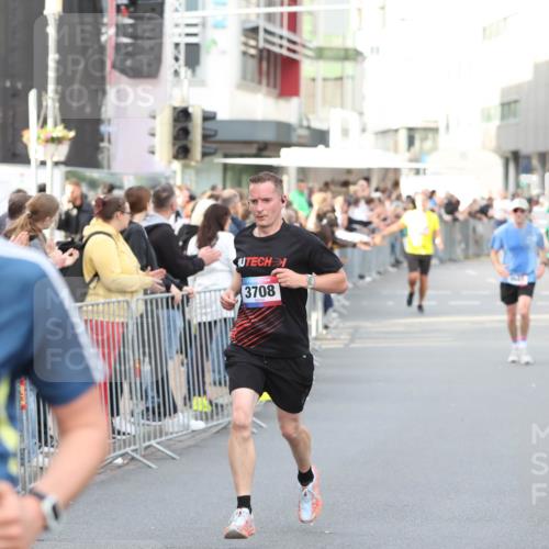 12.06.2026 - Holstenköstenlauf Andreas Tolksdorf http://msf.ph/oto/9746957 12.06.2026 19:50:26 Laufen 3259, 3708 meine-sportfotos.de