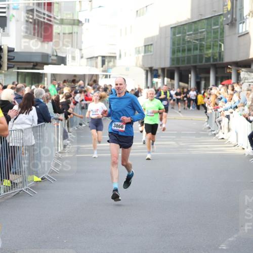 12.06.2026 - Holstenköstenlauf Andreas Tolksdorf http://msf.ph/oto/9746966 12.06.2026 19:50:33 Laufen 3610, 3101, 3866, 4191 meine-sportfotos.de