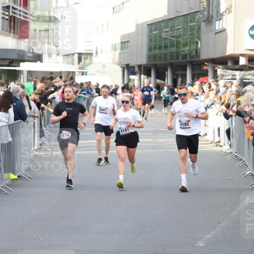12.06.2026 - Holstenköstenlauf Andreas Tolksdorf http://msf.ph/oto/9746985 12.06.2026 19:50:51 Laufen 4661, 4181, 4185, 274 meine-sportfotos.de