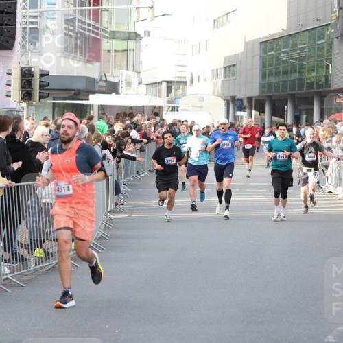 12.06.2026 - Holstenköstenlauf Andreas Tolksdorf http://msf.ph/oto/9747000 12.06.2026 19:51:04 Laufen 4514, 3754, 3731, 4576, 3888 meine-sportfotos.de
