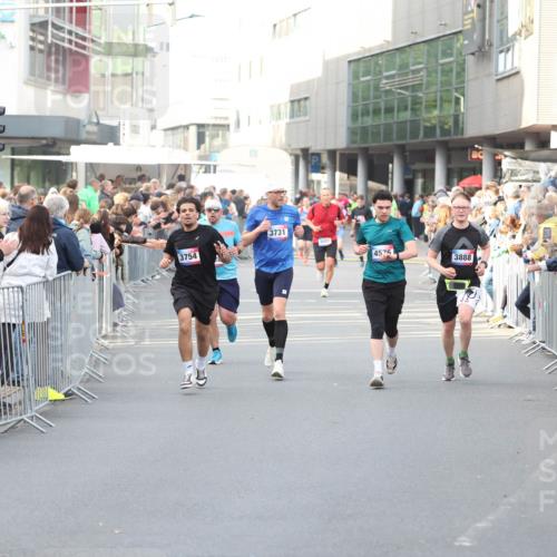 12.06.2026 - Holstenköstenlauf Andreas Tolksdorf http://msf.ph/oto/9747004 12.06.2026 19:51:05 Laufen 3754, 3731, 4576, 3888 meine-sportfotos.de