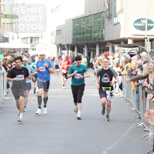 12.06.2026 - Holstenköstenlauf Andreas Tolksdorf http://msf.ph/oto/9747006 12.06.2026 19:51:06 Laufen 3754, 3731, 457, 3888 meine-sportfotos.de