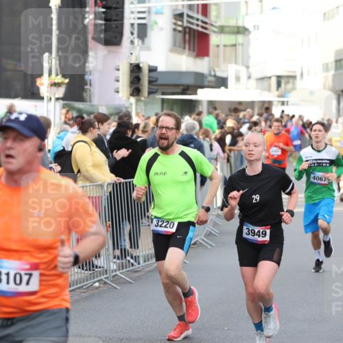 12.06.2026 - Holstenköstenlauf Andreas Tolksdorf http://msf.ph/oto/9747037 12.06.2026 19:51:28 Laufen 3107, 3220, 22, 3949, 4321, 120, 4067 meine-sportfotos.de