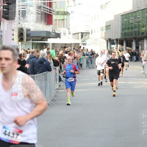 12.06.2026 - Holstenköstenlauf Andreas Tolksdorf http://msf.ph/oto/9747051 12.06.2026 19:51:34 Laufen 8, 4437, 3524 meine-sportfotos.de