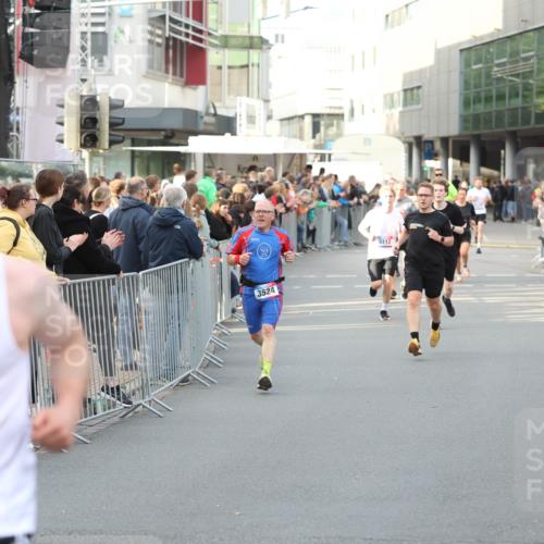 12.06.2026 - Holstenköstenlauf Andreas Tolksdorf http://msf.ph/oto/9747052 12.06.2026 19:51:35 Laufen 60, 4437, 3524, 3112 meine-sportfotos.de