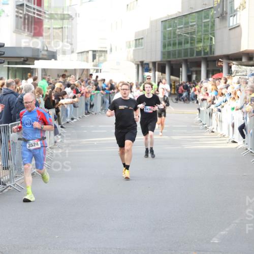 12.06.2026 - Holstenköstenlauf Andreas Tolksdorf http://msf.ph/oto/9747054 12.06.2026 19:51:36 Laufen 3524, 3430 meine-sportfotos.de