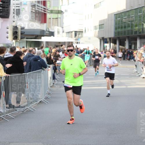 12.06.2026 - Holstenköstenlauf Andreas Tolksdorf http://msf.ph/oto/9747068 12.06.2026 19:51:43 Laufen 3416 meine-sportfotos.de