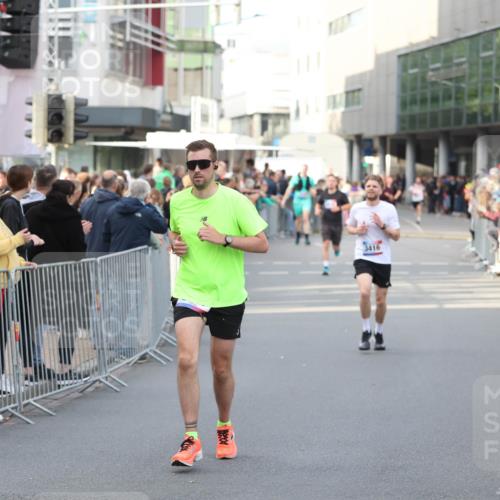 12.06.2026 - Holstenköstenlauf Andreas Tolksdorf http://msf.ph/oto/9747070 12.06.2026 19:51:43 Laufen 3416 meine-sportfotos.de