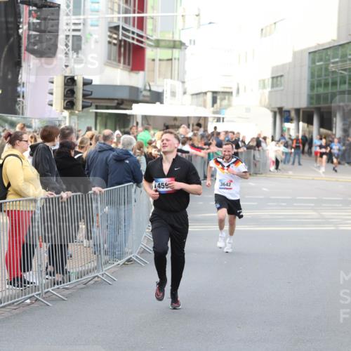 12.06.2026 - Holstenköstenlauf Andreas Tolksdorf http://msf.ph/oto/9747083 12.06.2026 19:51:58 Laufen 1459, 3642 meine-sportfotos.de