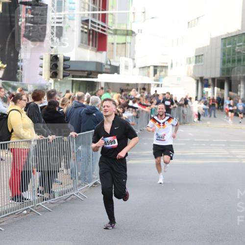 12.06.2026 - Holstenköstenlauf Andreas Tolksdorf http://msf.ph/oto/9747084 12.06.2026 19:51:58 Laufen 4599, 3642 meine-sportfotos.de