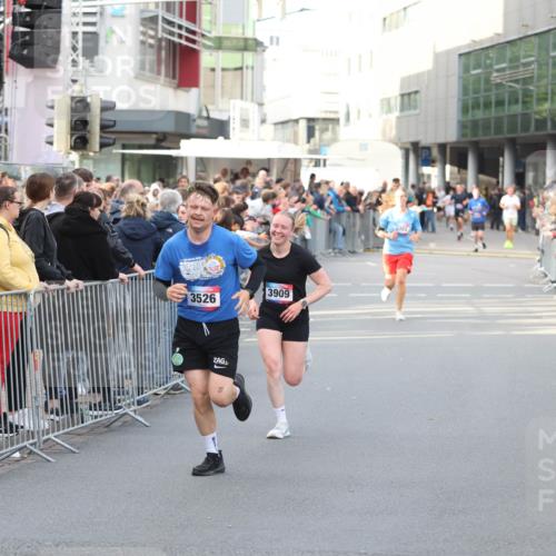 12.06.2026 - Holstenköstenlauf Andreas Tolksdorf http://msf.ph/oto/9747099 12.06.2026 19:52:12 Laufen 3526, 3909 meine-sportfotos.de