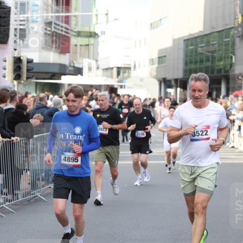 12.06.2026 - Holstenköstenlauf Andreas Tolksdorf http://msf.ph/oto/9747119 12.06.2026 19:52:31 Laufen 11, 4923, 3106, 3522, 4895 meine-sportfotos.de