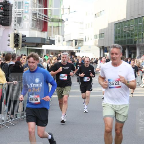 12.06.2026 - Holstenköstenlauf Andreas Tolksdorf http://msf.ph/oto/9747120 12.06.2026 19:52:31 Laufen 4923, 4895, 3106, 3522 meine-sportfotos.de