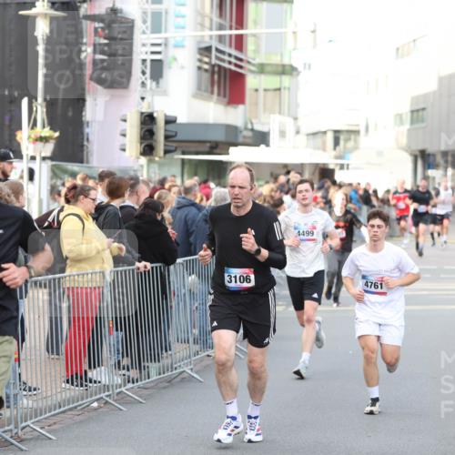 12.06.2026 - Holstenköstenlauf Andreas Tolksdorf http://msf.ph/oto/9747122 12.06.2026 19:52:33 Laufen 4923, 3106, 4499, 4761, 518 meine-sportfotos.de