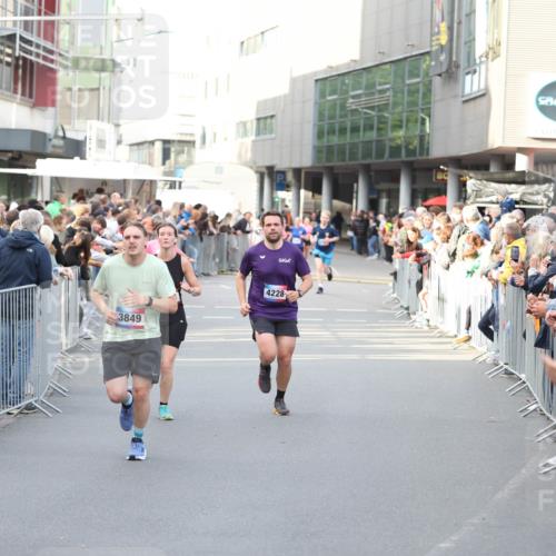 12.06.2026 - Holstenköstenlauf Andreas Tolksdorf http://msf.ph/oto/9747149 12.06.2026 19:52:57 Laufen 3849, 3236, 4228 meine-sportfotos.de