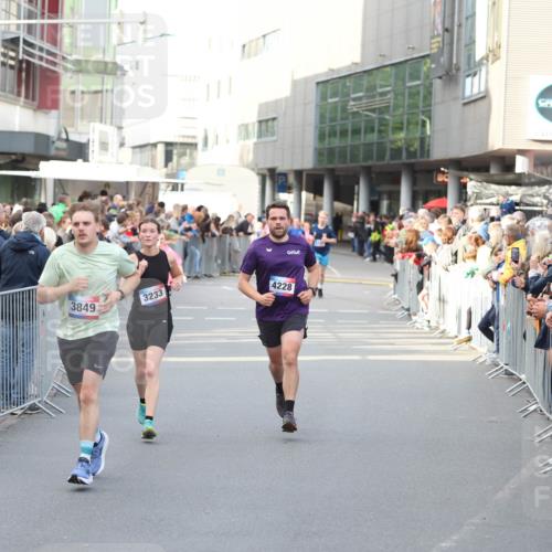 12.06.2026 - Holstenköstenlauf Andreas Tolksdorf http://msf.ph/oto/9747151 12.06.2026 19:52:57 Laufen 3849, 3233, 4228 meine-sportfotos.de