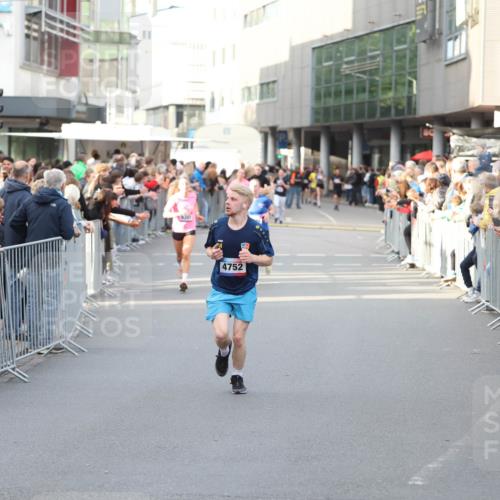 12.06.2026 - Holstenköstenlauf Andreas Tolksdorf http://msf.ph/oto/9747160 12.06.2026 19:53:05 Laufen 111, 4752 meine-sportfotos.de