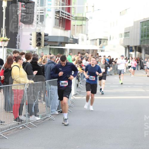 12.06.2026 - Holstenköstenlauf Andreas Tolksdorf http://msf.ph/oto/9747191 12.06.2026 19:53:33 Laufen 3698, 3932 meine-sportfotos.de