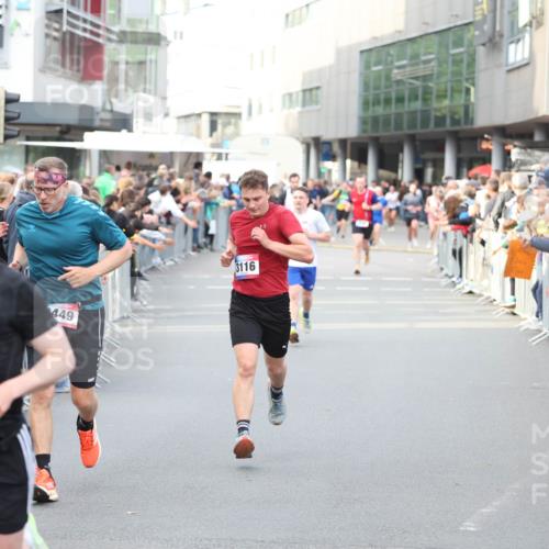 12.06.2026 - Holstenköstenlauf Andreas Tolksdorf http://msf.ph/oto/9747220 12.06.2026 19:54:00 Laufen 3705, 449, 3116 meine-sportfotos.de