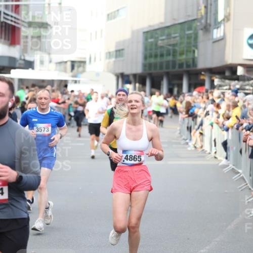 12.06.2026 - Holstenköstenlauf Andreas Tolksdorf http://msf.ph/oto/9747238 12.06.2026 19:54:15 Laufen 3704, 3573, 4865 meine-sportfotos.de