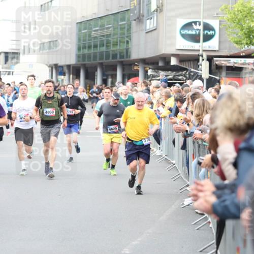 12.06.2026 - Holstenköstenlauf Andreas Tolksdorf http://msf.ph/oto/9747259 12.06.2026 19:54:37 Laufen 4225, 4868, 3759, 41, 4625, 375 meine-sportfotos.de