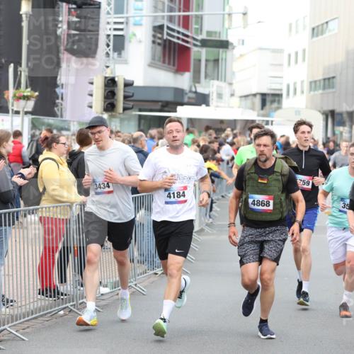 12.06.2026 - Holstenköstenlauf Andreas Tolksdorf http://msf.ph/oto/9747265 12.06.2026 19:54:40 Laufen 33, 3434, 4184, 25, 4868, 759, 35, 62, 3755 meine-sportfotos.de