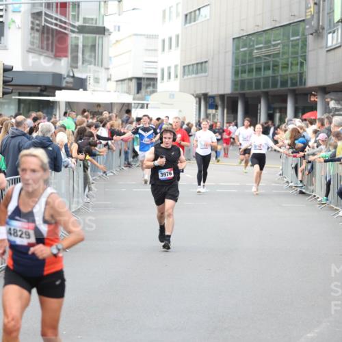 12.06.2026 - Holstenköstenlauf Andreas Tolksdorf http://msf.ph/oto/9747285 12.06.2026 19:54:58 Laufen 3342, 4829, 3976, 3716 meine-sportfotos.de